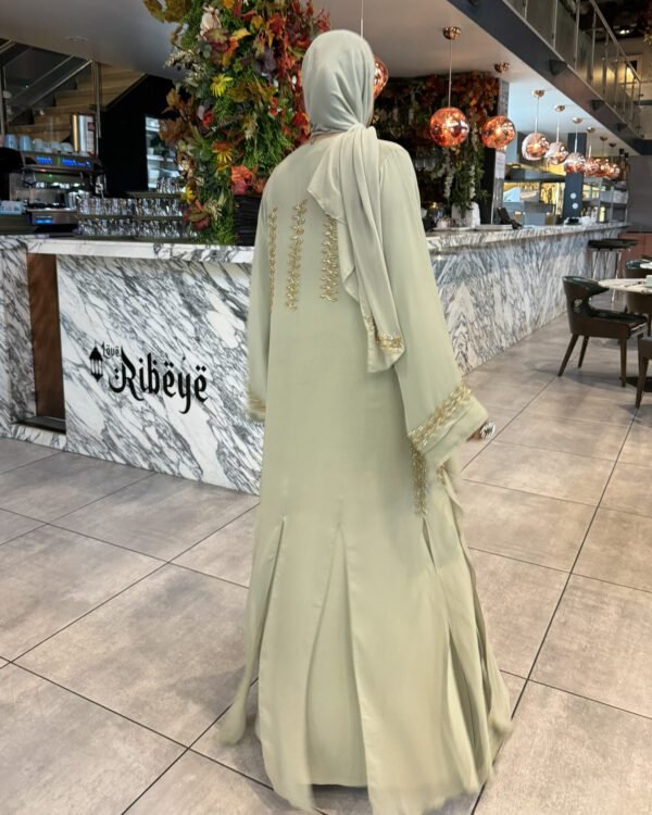 Nurjahan Set in Pistachio Gold