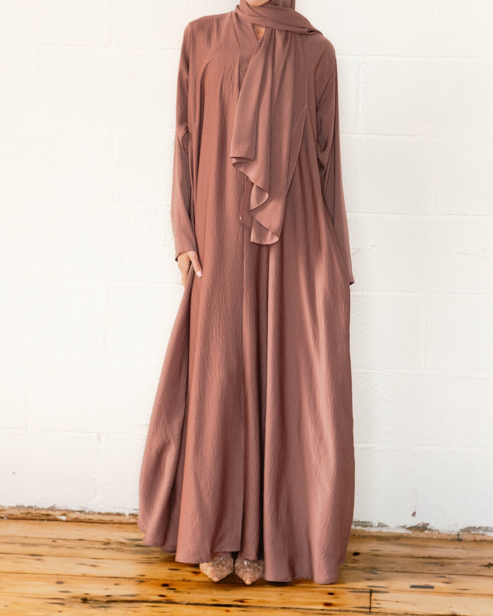 Najaa Closed Abaya in Rosewood by Abayas Boutique (19 of 20)