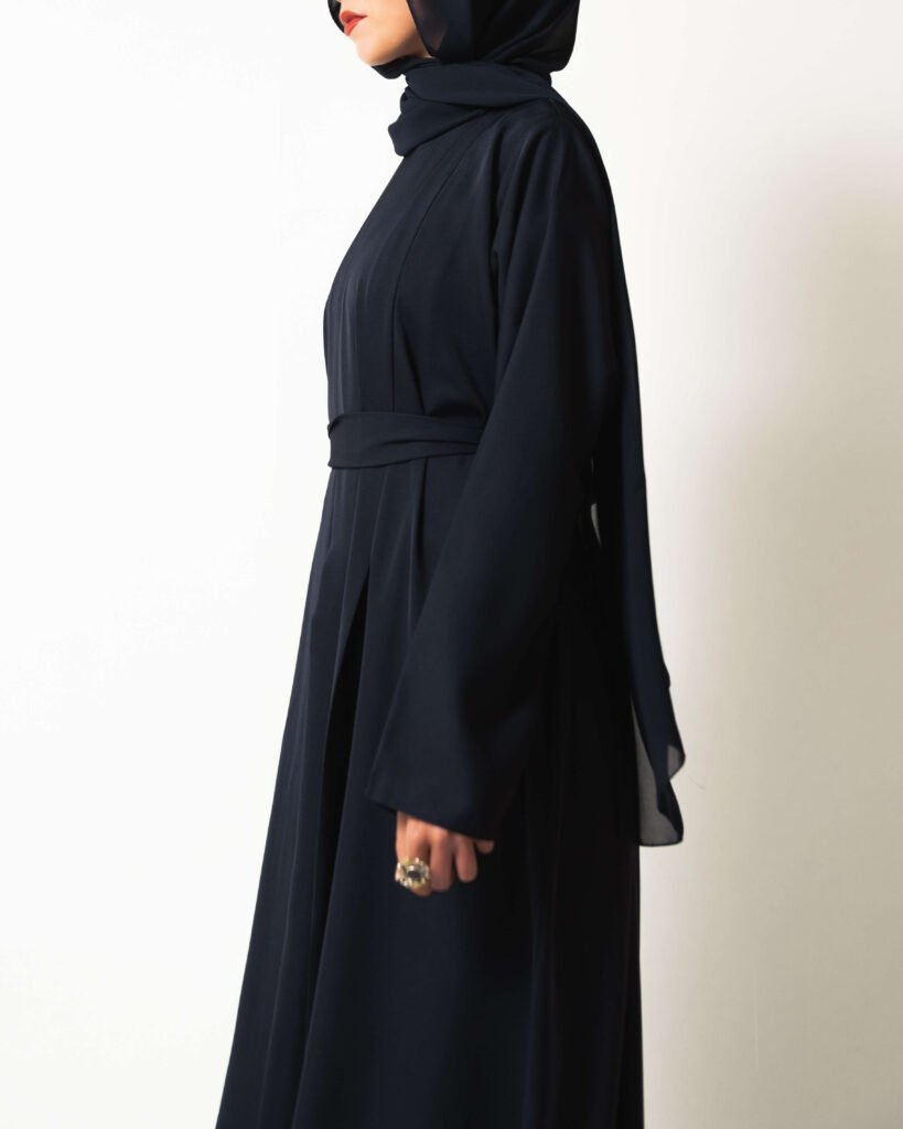 Pleats Abaya in Navy