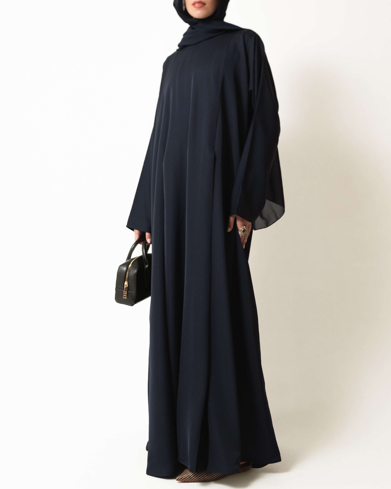 Pleats Abaya in Navy