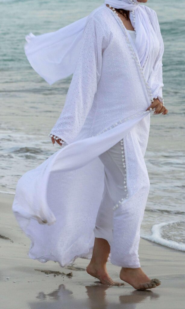 PomPom - Pure White - Side