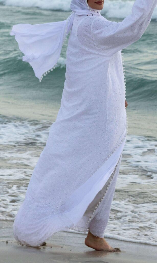 PomPom - Pure White - Side 2