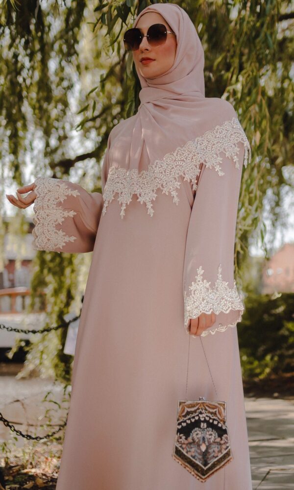 Venetian Lace Abaya in Pink