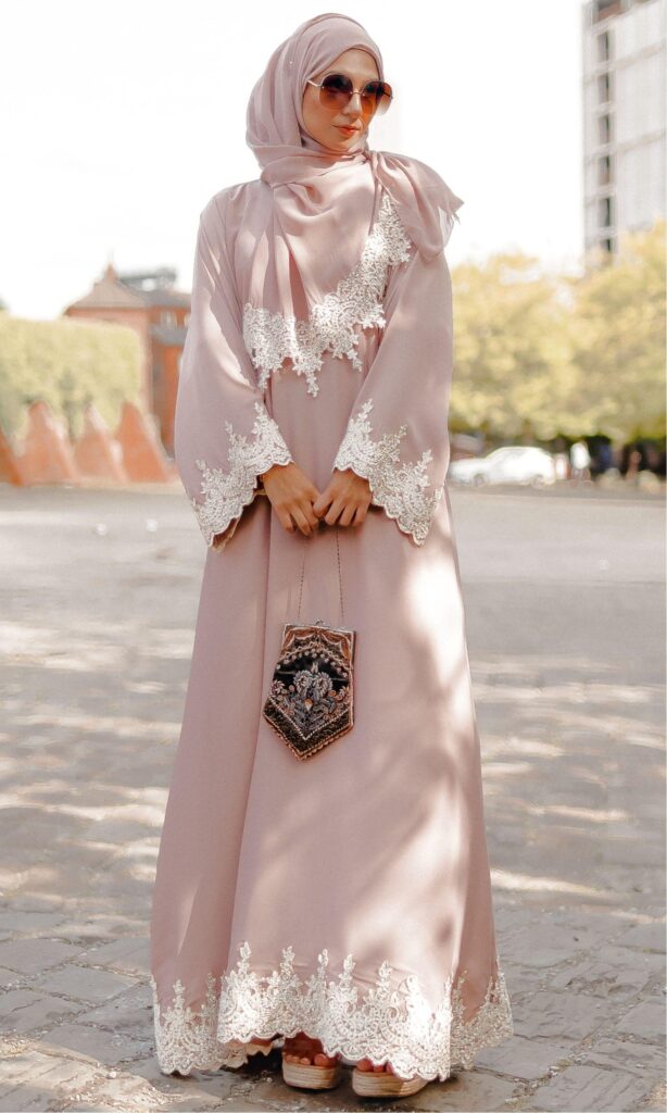 venetian lace abaya in pink