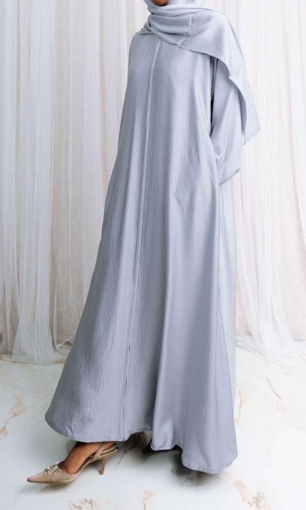 Rajaa in Light Grey