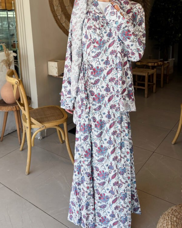 Wrap Abaya in Iznik Tile