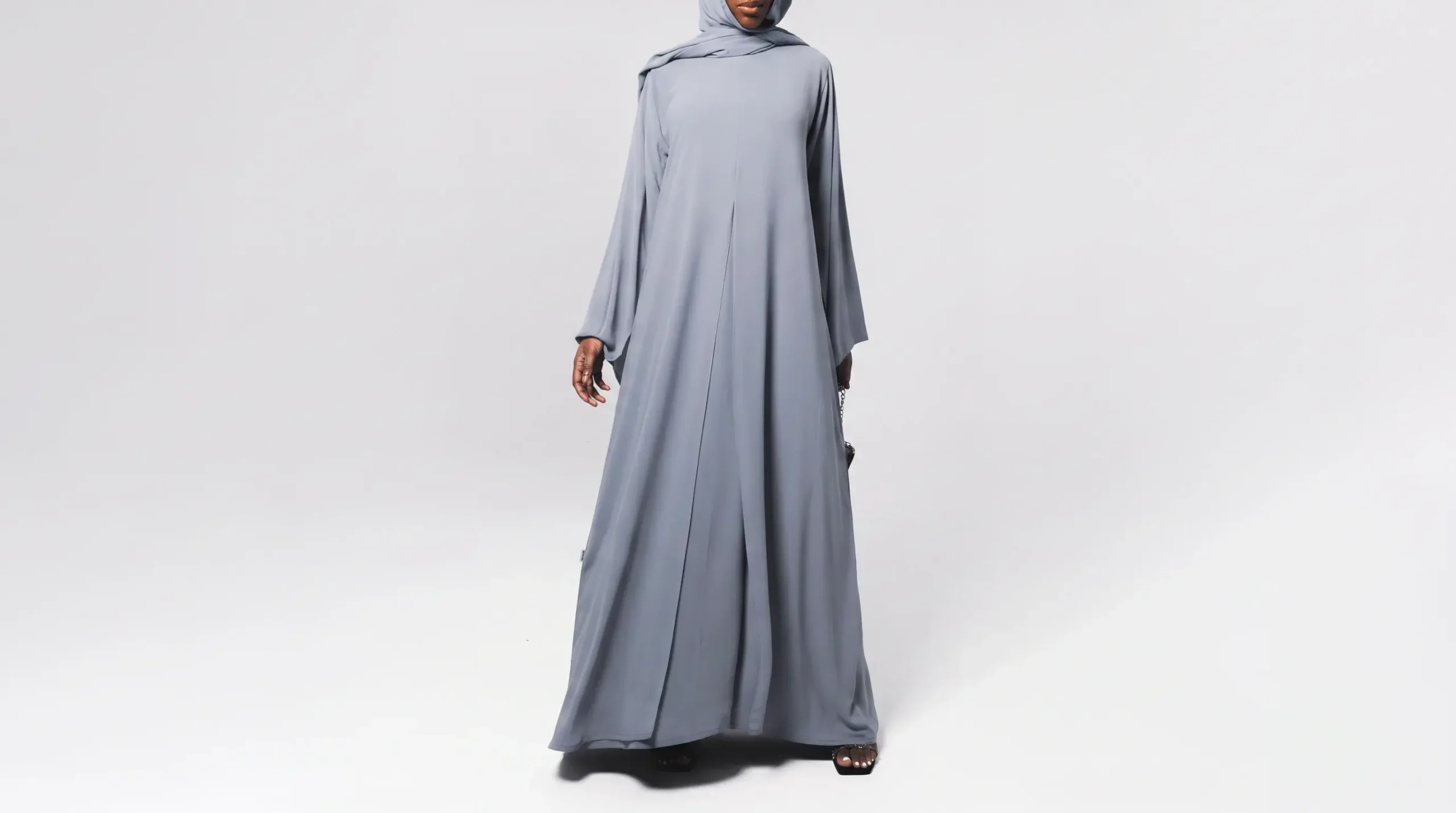 Closed Abayas Are Better for Summer