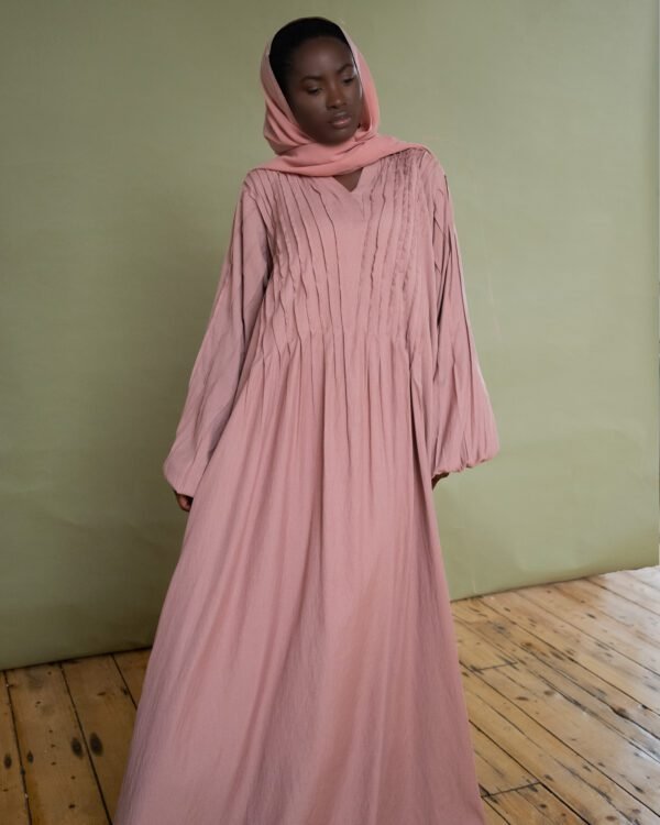 Aana in Pink