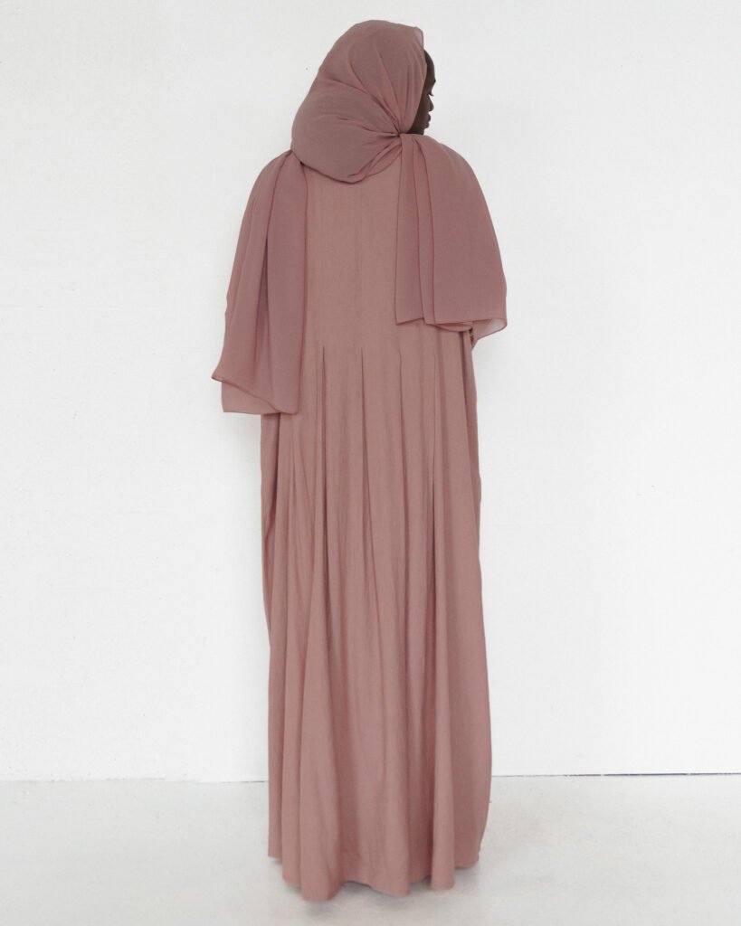 Hanaa in Burnt Rose
