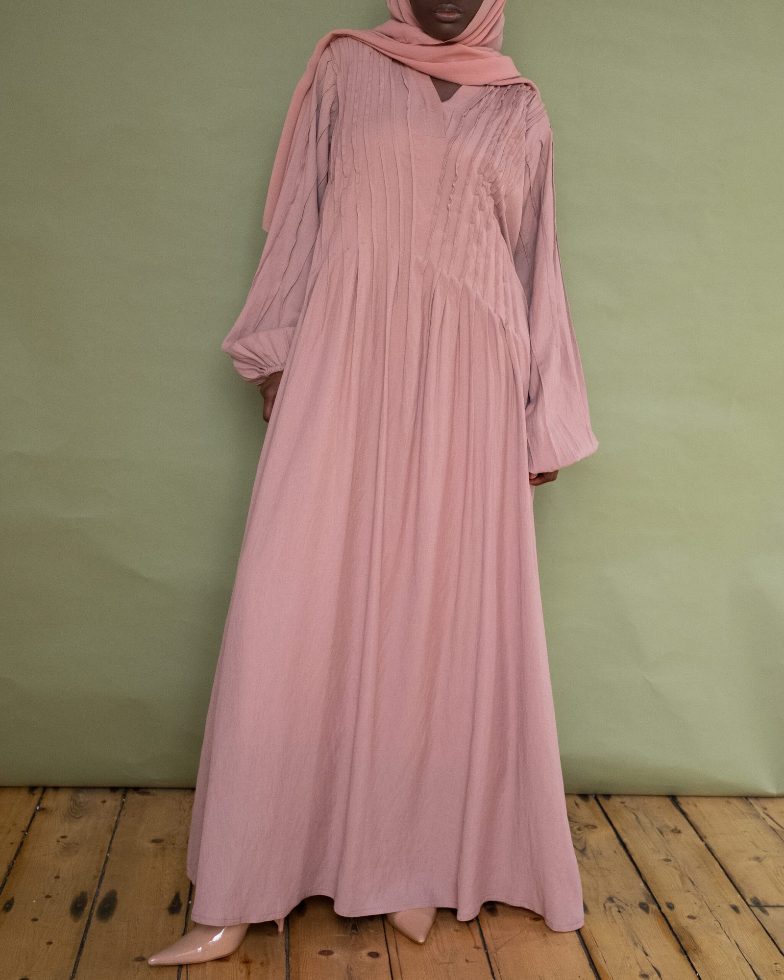 Aana in Pink